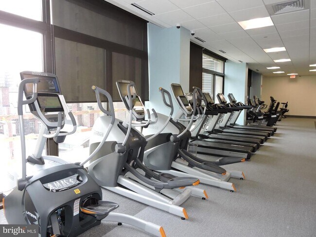 Building Photo - 1420 Locust St