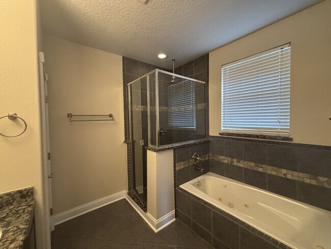 Building Photo - 827 Meridale Ave
