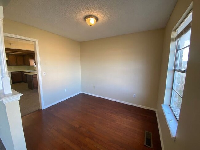 Building Photo - 3 bed 2 bath in Moore in Greenbriar Eastla...