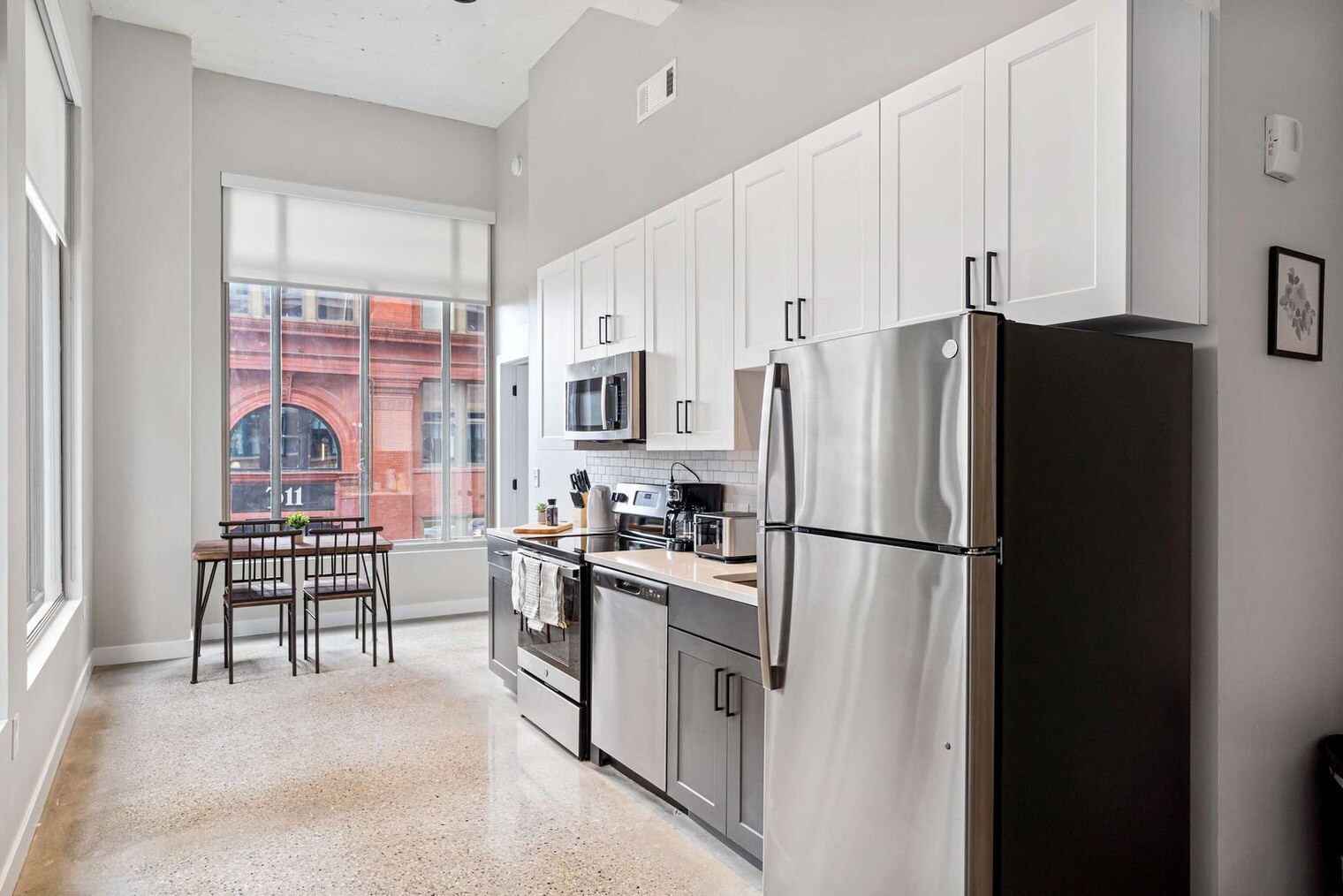 Building Photo - 205 W 4th St