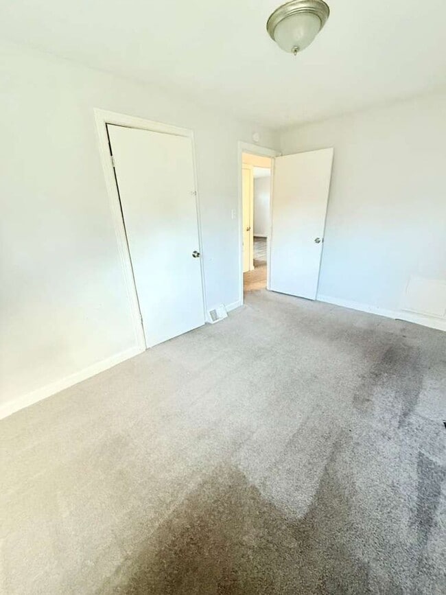 Building Photo - Beautiful and Fully renovated 4bd 2ba house in Penn Hills!