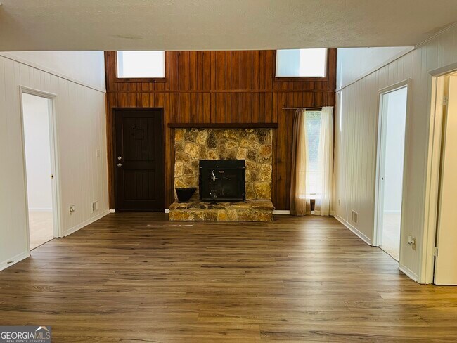 Building Photo - 2289 Roscoe Rd