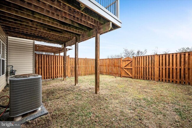 Building Photo - 105 Domino Ct