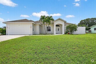 Building Photo - Large and Clean home on a corner lot. 3 Be...