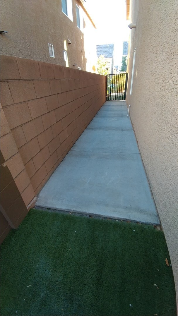 Building Photo - Multi level