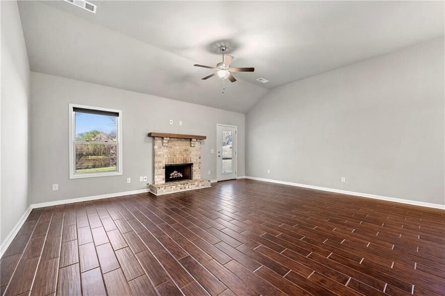 Building Photo - 540 Brookside Ln