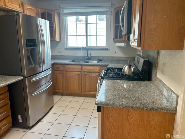 Building Photo - 255 Molimo Dr