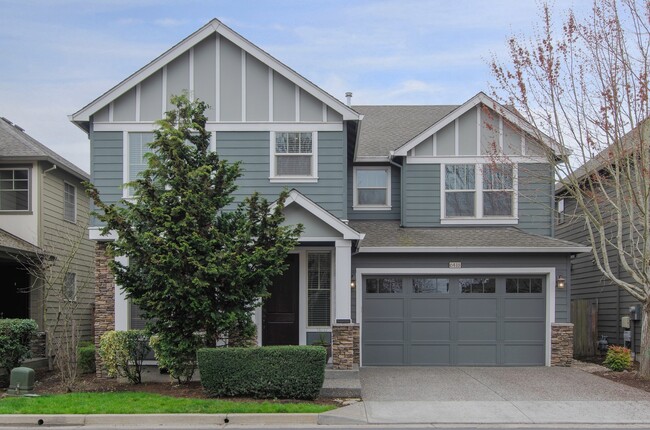 Primary Photo - Large 3 bdrm / 2.5 bath with open floor pl...