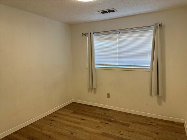 Building Photo - 1101 Ellen Dr