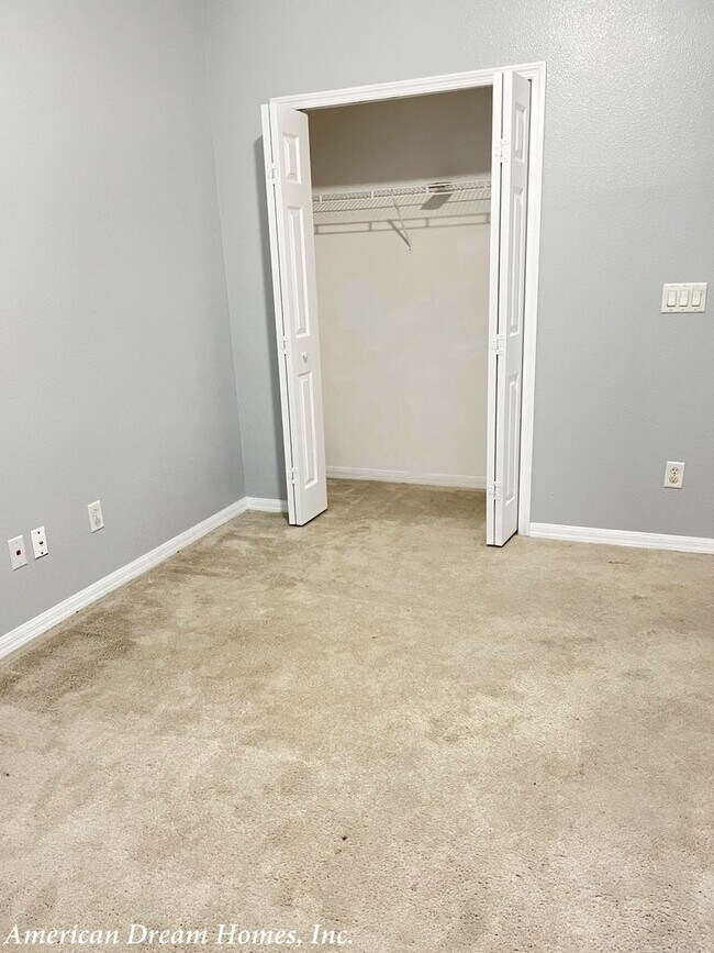 Building Photo - A Gorgeous Home with Beautiful Water View in Andover Point!