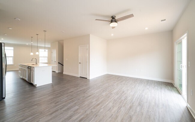 Building Photo - Townhome on the Chapel Hill/Durham line- A...