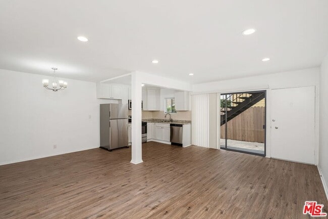 Building Photo - 7550 Fountain Ave