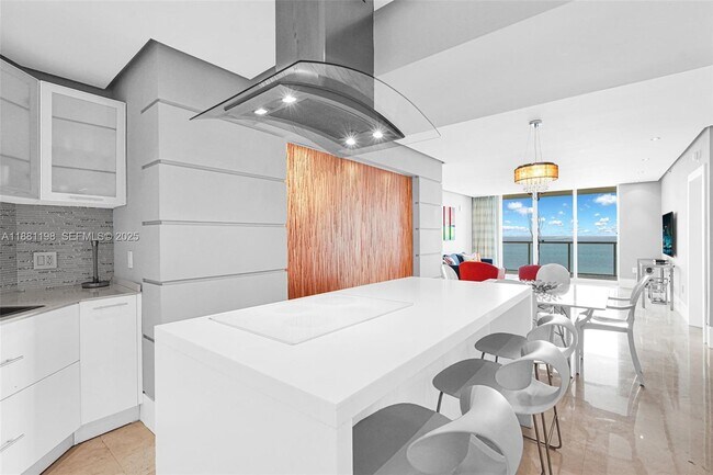 Building Photo - 16699 Collins Ave