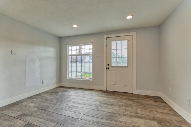 Building Photo - 711 Granberry St