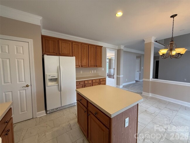 Building Photo - 3993 Lake Shore Rd S