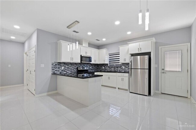 Building Photo - 27 Indian Creek Ave