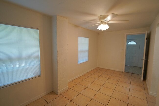 Building Photo - 702 Nassau St