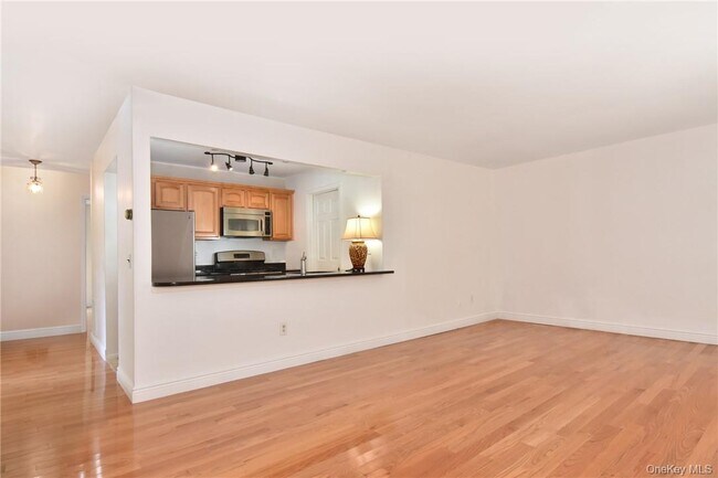 Building Photo - 352 Carroll Close