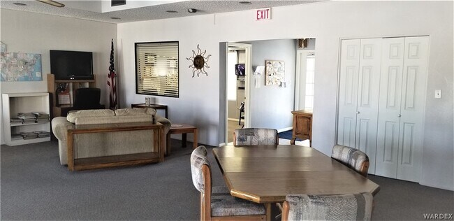 Building Photo - 2022 Merrill Ln