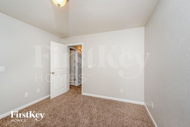 Building Photo - 29 Parkwood Dr