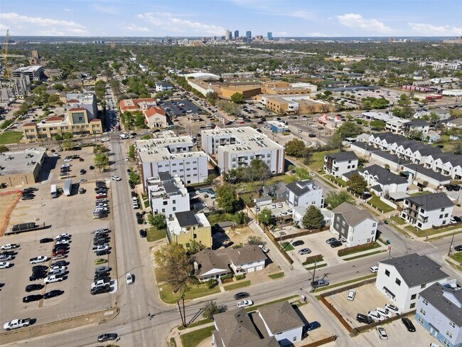 Building Photo - 3201 McCart Ave