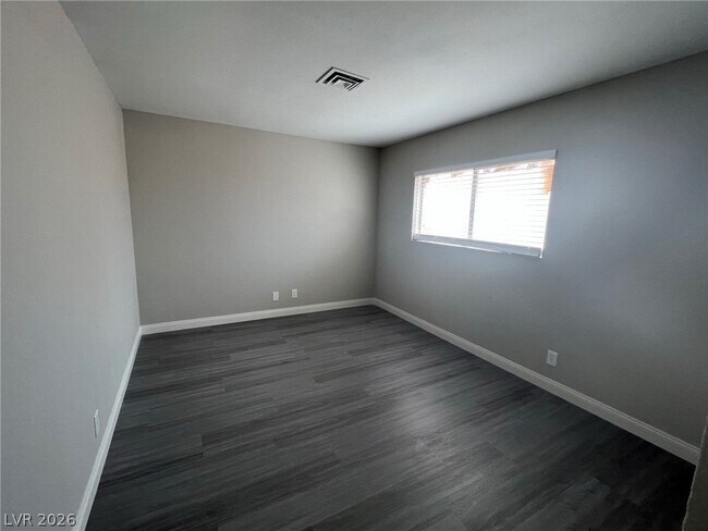 Building Photo - 5237 Garden Ln