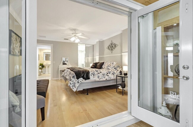 Building Photo - 11361 SW Pembroke Dr