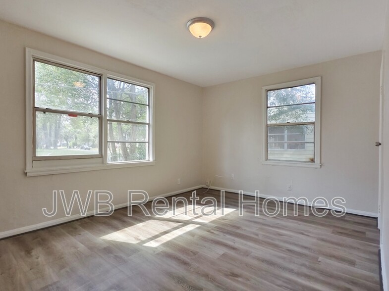 Building Photo - 2148 Allandale Cir N