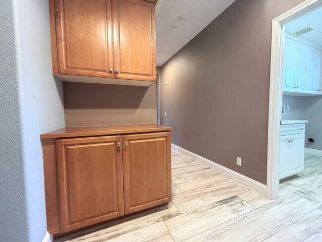 Building Photo - 133 Chantilly