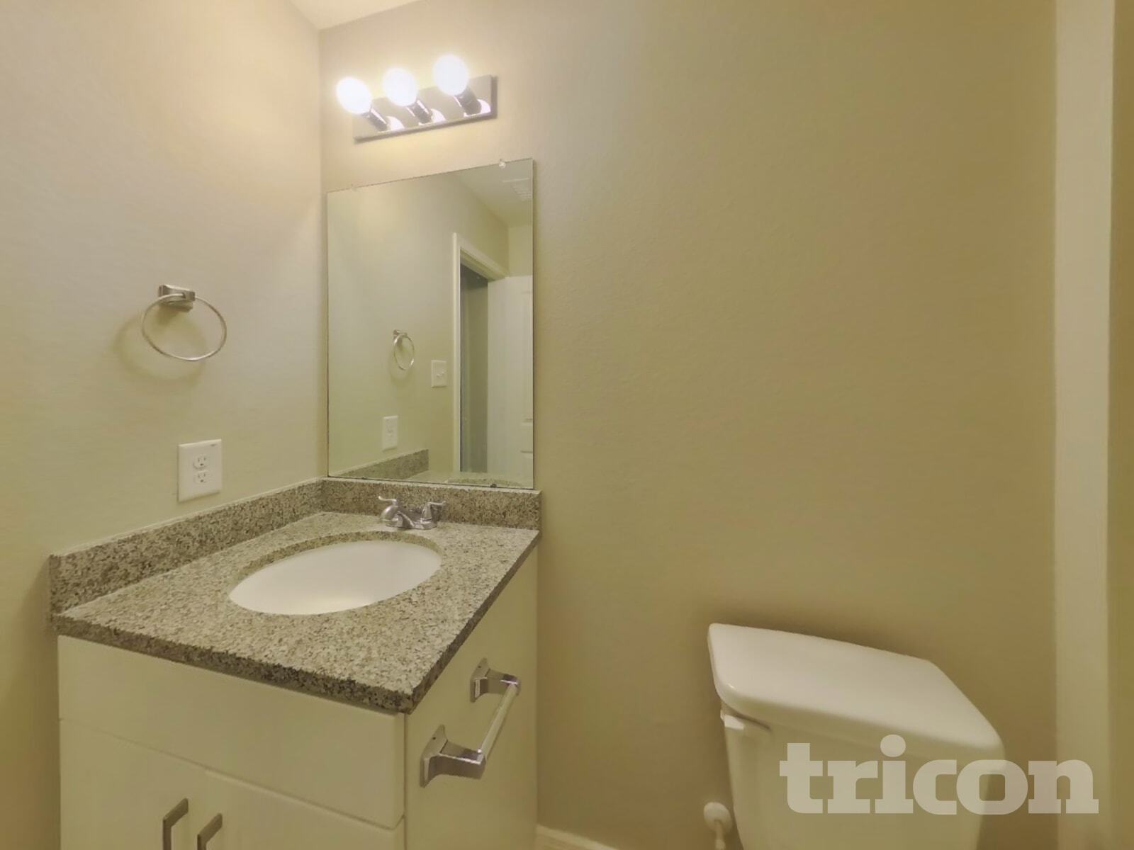 Building Photo - 15680 Del Norte Dr