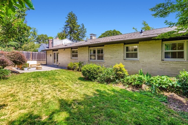 Building Photo - Cedar Hills 3 Bedroom, 2.5 Bathroom Ranch