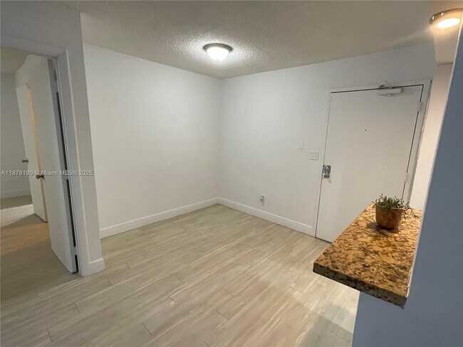 Building Photo - 2201 Brickell Ave