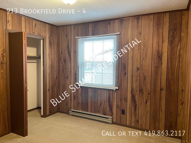 Building Photo - 913 Brookfield Dr