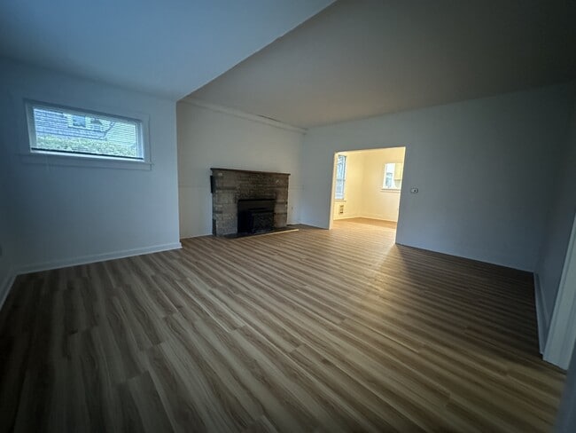 Building Photo - 7951 Maple Ave SE