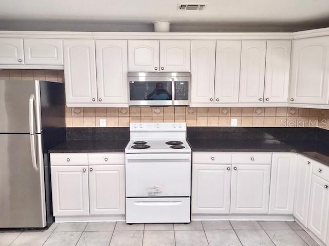 Building Photo - 10026 Chesham Dr