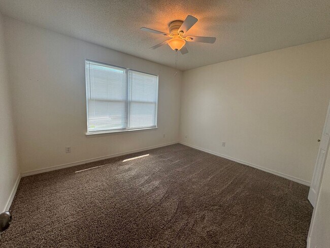 Building Photo - West Pensacola - Emerald Shores - 3 bedroom, 2 bathroom with enclosed sunroom