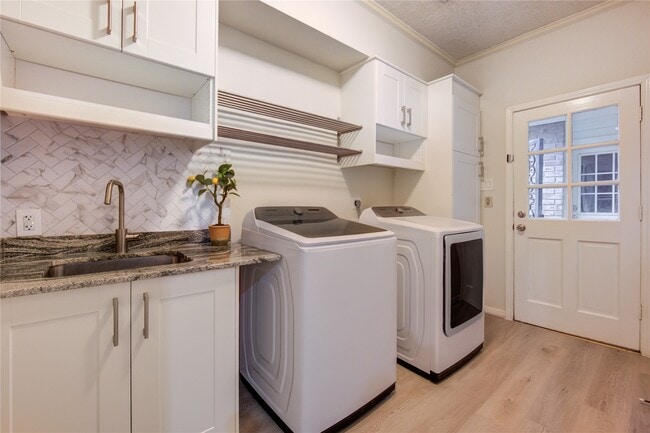 Building Photo - 714 Last Arrow Dr