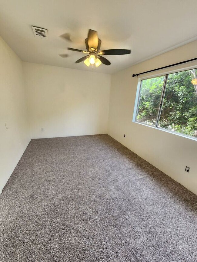 Building Photo - SPACIOUS 3BR / 2BA unit with Covered Parki...