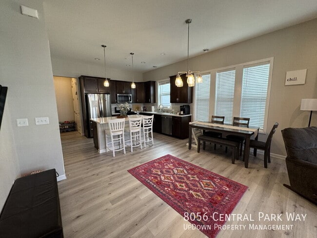 Building Photo - 8056 Central Park Way