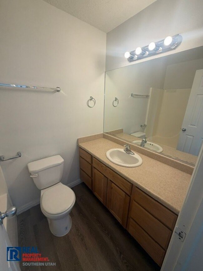 Building Photo - 790 N 2720 E