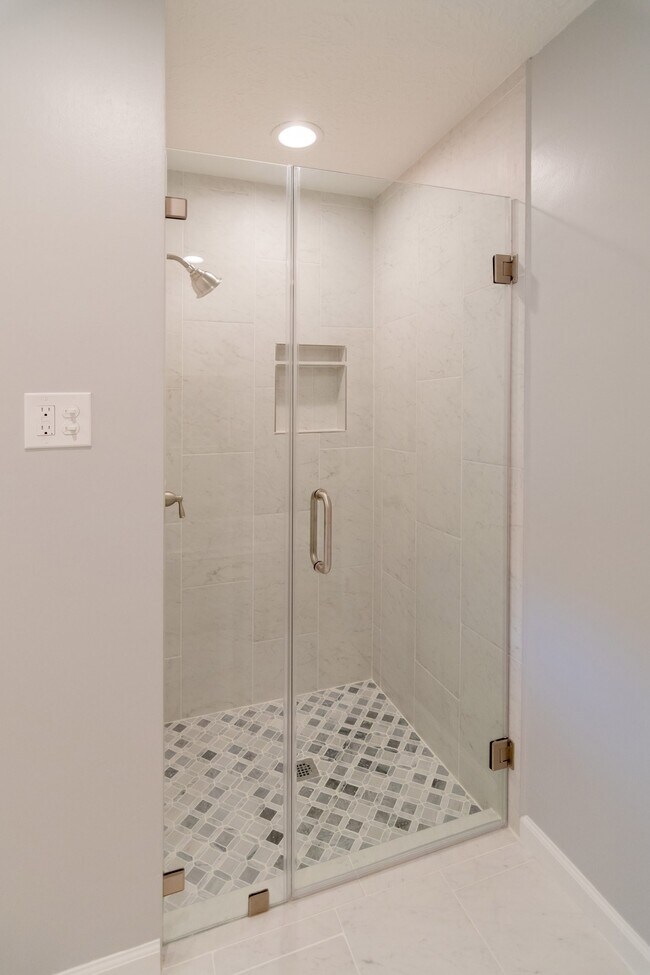 Building Photo - 10 Coralvine Ct