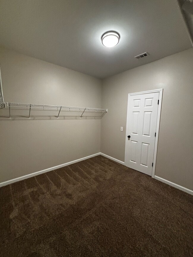 Building Photo - 715 Truman St