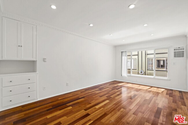 Building Photo - 1235 N Harper Ave