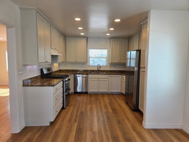 Building Photo - 4 BR / 2 BA near SDSU available immediately.