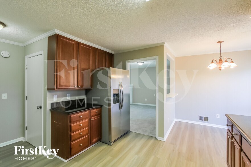 Building Photo - 130 Whisperwood Ln