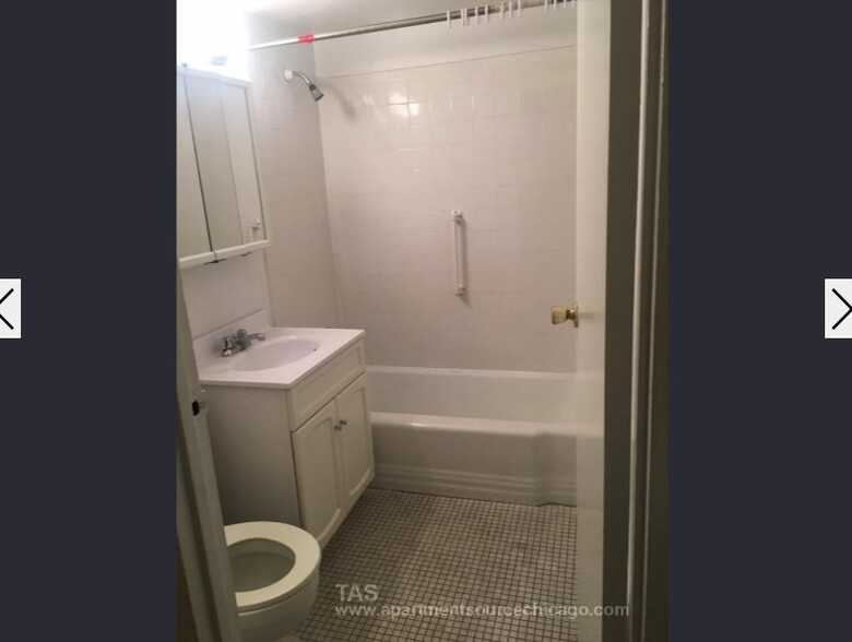 Building Photo - 6821 N Sheridan Rd