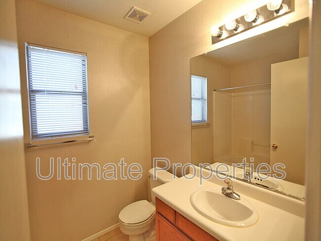 Building Photo - 8546 W Meadowbrook Ave