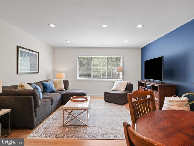 Building Photo - 1407B N Van Dorn St, A