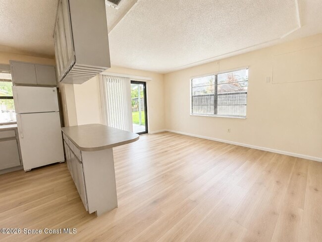Building Photo - 1070 Lee Ave