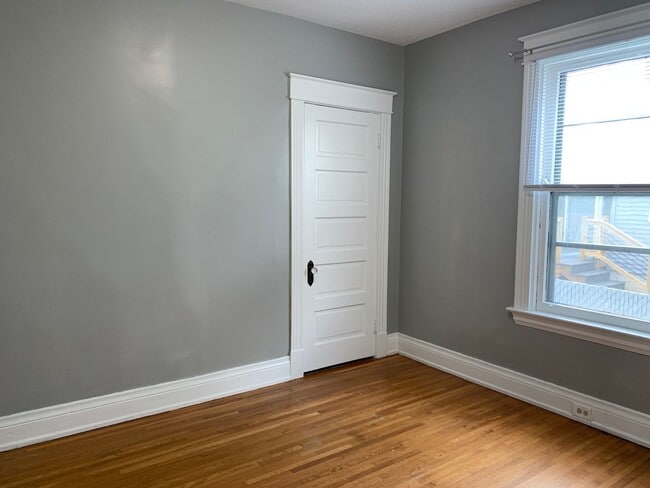 Building Photo - Norwood Duplex W/ Driveway Parking